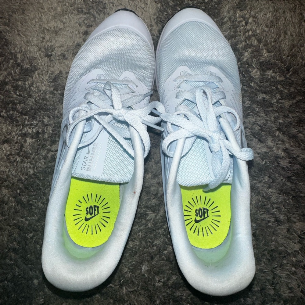 Kids Nike star runner shoes